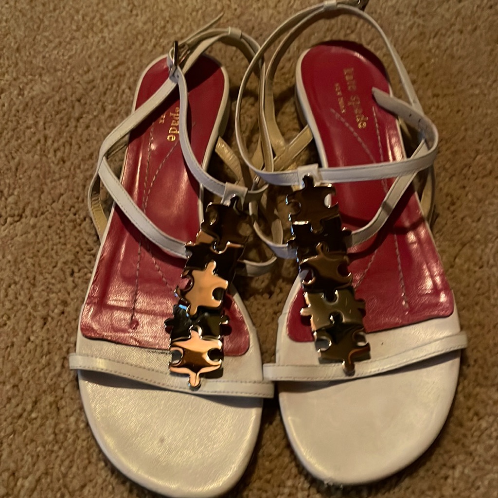 Kate Spade Sandals In White Leather And Silver Detailing Size 8